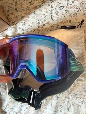 SMITH Blue Mirrored Goggles with Green Patterned Strap